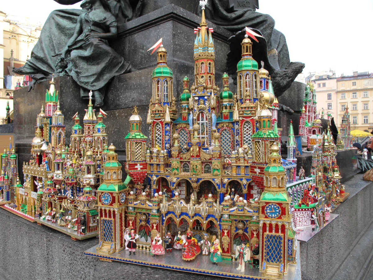 To jedna z najważniejszych krakowskich tradycji, która jest wpisana na listę niematerialnego dziedzictwa kulturowego UNESCO - szopkarstwo krakowskie. W tym roku przypada 80. edycja konkursu na najpiękniejszą szopkę krakowską.