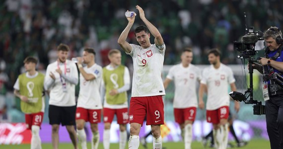 To może być historyczny mecz. Na mundialu w Katarze polscy piłkarze walczą dziś z Argentyną o wyjście z grupy i awans do 1/8 finału mistrzostw świata. W wygraną biało-czerwonych wierzy 11 proc. ankietowanych w sondażu United Surveys dla „Dziennika Gazety Prawnej” i RMF FM. 
