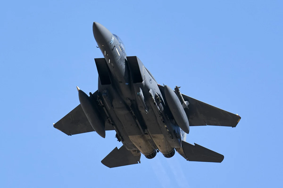 Rosyjskie i chińskie samoloty wojskowe wleciały do strefy identyfikacji obrony powietrznej Korei Południowej bez uprzedzenia; w odpowiedzi poderwano południowokoreańskie myśliwce - ogłosiło kolegium szefów sztabów armii Korei Płd.