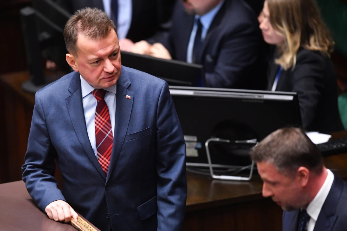 Żeby skutecznie osłonić wschodnią Polskę najlepiej byłoby, żeby zestawy Patriot były ulokowane na zachodniej Ukrainie - mówił w Sejmie wicepremier, szef MON Mariusz Błaszczak. 