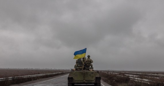 Zachód powinien dostarczyć Ukrainie wszystko, czego potrzebuje, czyli m.in. pociski dalekiego zasięgu, które pozwoliłyby Kijowowi ostrzeliwać cele w Rosji. Nie byłaby to żadna eskalacja, lecz uprawnione działania w ramach samoobrony - ocenił minister spraw zagranicznych Łotwy Edgars Rinkeviczs w rozmowie z telewizją CNN.