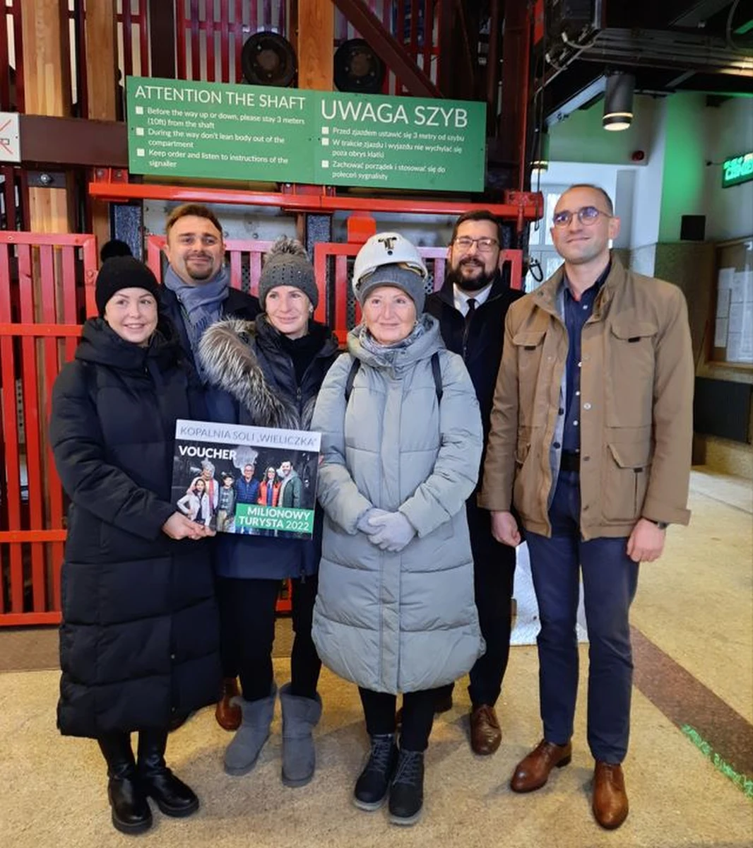 Kopalnia Soli "Wieliczka" przyjęła milionowego w tym roku turystę. Przyszło na niego długo czekać - od roku 2019, bowiem pandemia dała się turystyce, polskiej i zagranicznej, mocno we znaki. 

