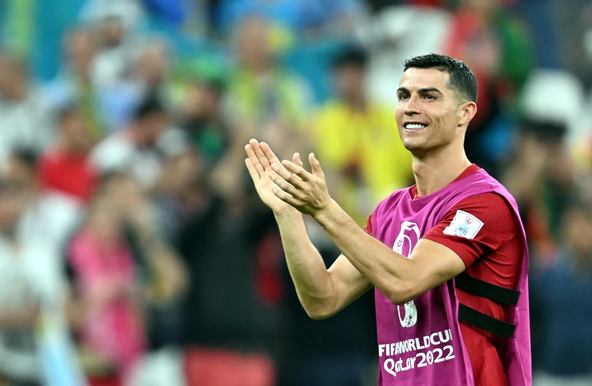 Piłkarz Cristiano Ronaldo, portugalska gwiazda światowego formatu, jest bliski podpisania kontraktu z saudyjskim Al-Nassr. Klub zgodził się na 2,5 letni kontrakt z opcją 200 mln euro za sezon - podał hiszpański dziennik „Marca”.