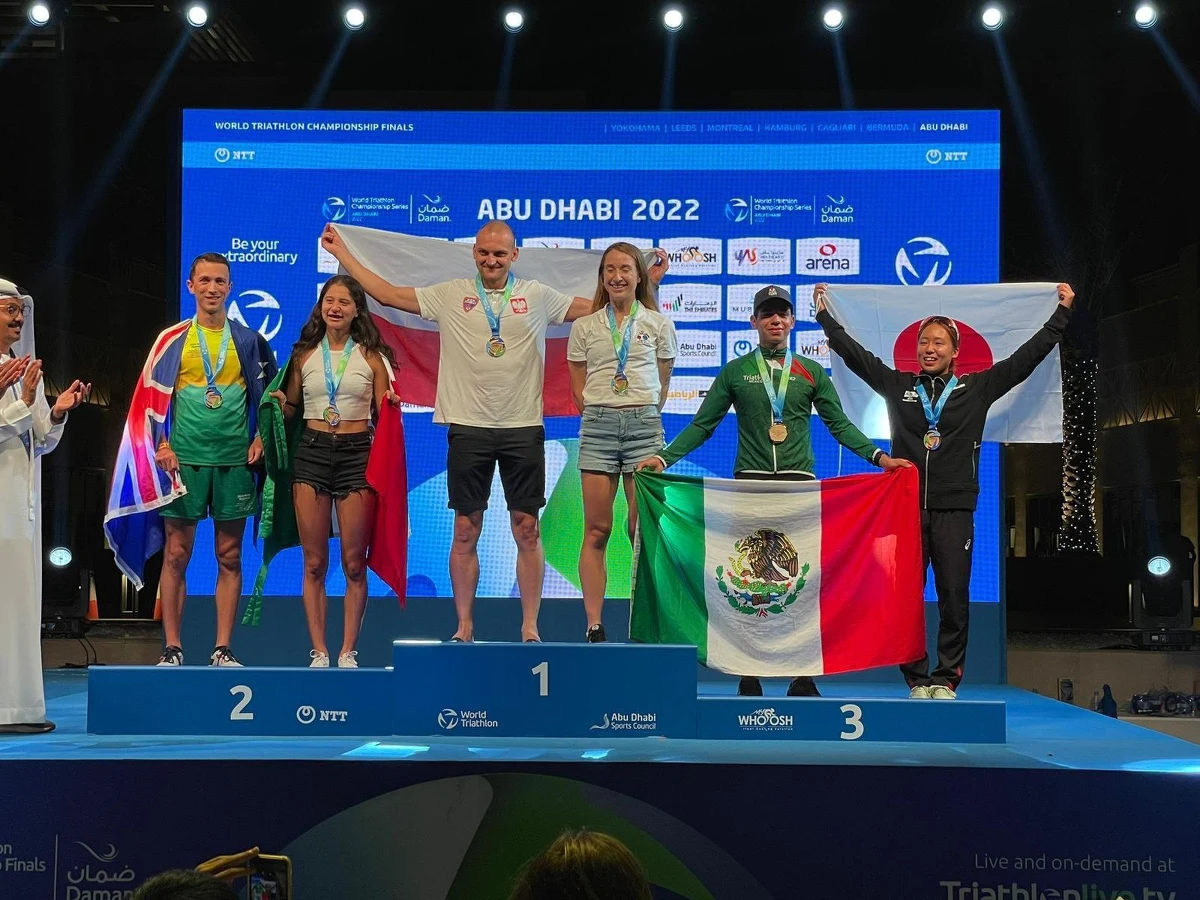 Maciej Wiśniewski, który na co dzień pełni służbę w Jednostce Ratowniczo – Gaśniczej nr 1 w KM PSP w Olsztynie, wygrał mistrzostwa świata w triathlonie, które odbyły się w Abu Zabi. To jego pierwszy start w tak prestiżowej imprezie, ale już zapowiedział, że podniesie poprzeczkę i niedługo zmierzy się w Iron Manie.