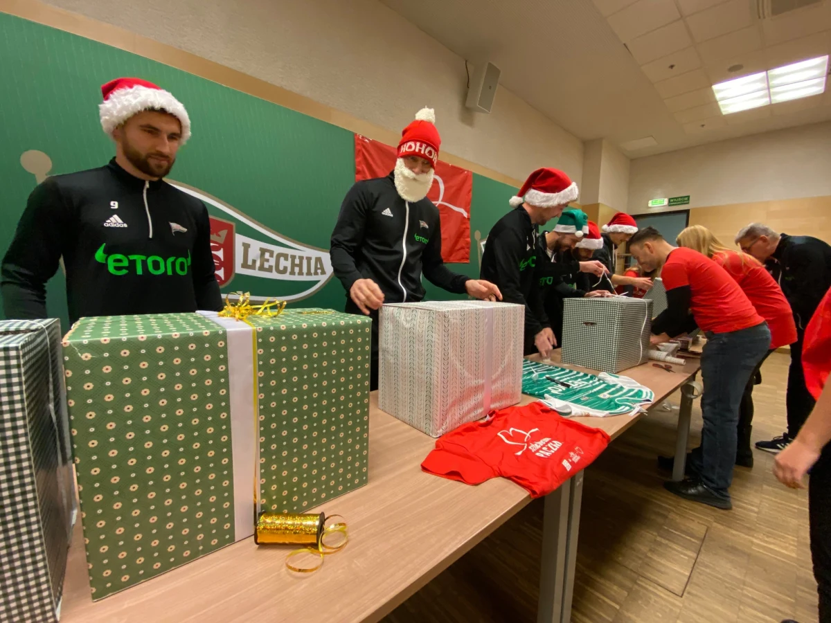 ​Piłkarze Lechii Gdańsk przygotowali Szlachetną Paczkę dla rodziny z Gdańska. Na Pomorzu na darczyńców czeka wciąż 70 rodzin.