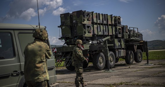 Podczas dzisiejszej rozmowy z niemiecką minister obrony Christine Lambrecht ponownie przekonywałem do rozstawienia wyrzutni Patriot na Ukrainie. Minister Lambrecht zadeklarowała, że przedstawi tę kwestię w ramach rządu; liczę na poparcie - poinformował wicepremier, szef MON Mariusz Błaszczak.