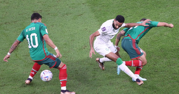 Reprezentacja Meksyku wygrała z Arabią Saudyjską 2:1 w ostatnim meczu fazy grupowej mistrzostw świata w Katarze. To jednak nie wystarczyło do wyjścia z grupy, bowiem podopieczni Gerardo Martino okazali się gorsi od reprezentacji Polski pod względem bilansu bramkowego.