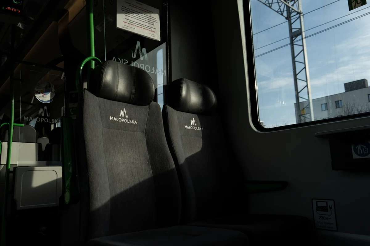 Samorządowy przewoźnik Koleje Małopolskie od czwartku przywróci kursowanie pociągów na trasie z Krakowa do Nowego Sącza i Jasła. W miejsce połączenia kolejowego - z powodu modernizacji - obowiązywała tam zastępcza komunikacja autobusowa.