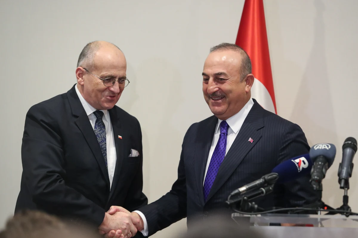 "Relacje (między Polską a Turcją - red.) przez ponad 600 lat były i nadal są nacechowane wzajemnym szacunkiem" - powiedział polski minister spraw zagranicznych Zbigniew Rau. Uczestniczył on - wraz z szefem tureckiej dyplomacji Mevlutem Cavusoglu - w otwarciu konsulatu honorowego Turcji w Łodzi.