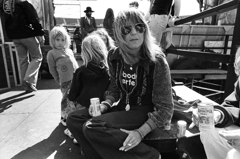 30 listopada rodzina Christine McVie poinformowała, że słynna wokalistka i instrumentalistka zmarła po krótkiej chorobie i pobycie w szpitalu. W chwili śmierci była otoczona najbliższymi. Śmierć 79-letniej artystki, związanej głównie z brytyjsko-amerykańskim zespołem Fleetwood Mac, pozostawiła w rozpaczy przyjaciółkę z zespołu - Stevie Nicks, która ubolewa, że nie mogła się z nią pożegnać.