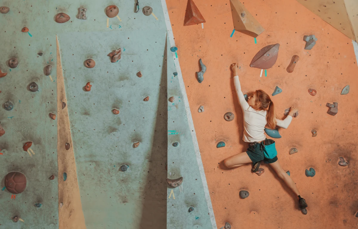 12-letnia Maja, która spadła ze ścianki wspinaczkowej w parku trampolin w Poznaniu najpewniej jutro zostanie wypisana ze szpitala - powiedziała PAP w czwartek rzeczniczka prasowa SZOZ nad Matką i Dzieckiem w Poznaniu Urszula Łaszyńska. "Dziewczynka jest uśmiechnięta, nie skarży się na żaden ból" - dodała.

