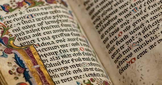 W staroangielskim manuskrypcie natrafiono na sekretne zapiski sprzed prawie 1400 lat. Naukowcy dokonali tego odkrycia posługując się nowoczesnymi technologiami. 
