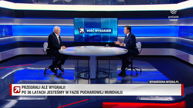 - W krótkim okresie przepełniała mnie radość. Bo zakwalifikowaliśmy się do drugiej grupy pucharowej. Ale w długim okresie jestem szczerze zmartwiony i zaniepokojony, bo klasa polskiej drużyny zdecydowanie odbiega od klasy innych drużyn - powiedział Leszek Miller w programie "Gość Wydarzeń" w Polsat News.Polityk przypomniał słynny mecz z Niemcami z 1974 roku i nazwał go "bezustanną emocją i ogromnym wzruszeniem".- Wtedy byliśmy o włos od zdobycia mistrzostwa świata. Gdyby nie warunki na tym meczu z Niemcami, gdzie boisko praktycznie tonęło w deszczu to kto wie, jak by było - powiedział w rozmowie z Bogdanem Rymanowskim.Dodał, że pytał kiedyś Kazimierza Górskiego o to dlaczego reprezentacja zgodziła się rozegrać to spotkanie. Górski miał odpowiedzieć, że zdecydowały transmisje telewizyjne, które były zakontraktowane i prawdopodobnie organizatorzy musieliby płacić ogromne odszkodowania. Drugim czynnikiem były sprzedane już bilety.- Nie bardzo było wiadomo, co zrobić - mówił Miller. - Wtedy mieliśmy drużynę gwiazd, której później już nie było - podkreślił.