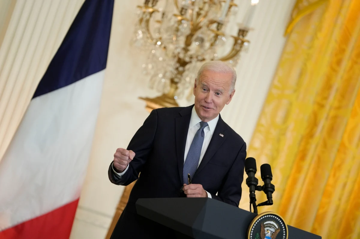 Jestem gotowy spotkać się z Władimirem Putinem, jeśli zdecyduje, że chce zakończyć wojnę na Ukrainie – oświadczył prezydent USA Joe Biden po spotkaniu z prezydentem Francji Emmanuelem Macronem. Dodał jednak, że Putin dotąd nie wykazuje takich oznak, oraz zapewnił, że nie podejmie decyzji bez konsultacji z sojusznikami.