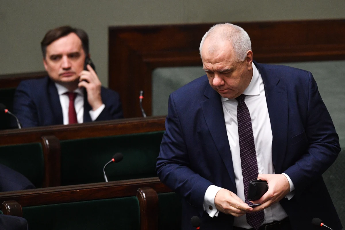 Sejm większością głosów Prawa i Sprawiedliwości zagwarantował bezkarność wszystkim zaangażowanym w organizację wyborów kopertowych z 2020 roku. Posłowie w ekspresowym tempie przyjęli w czwartek nowy projekt tzw. ustawy abolicyjnej. 