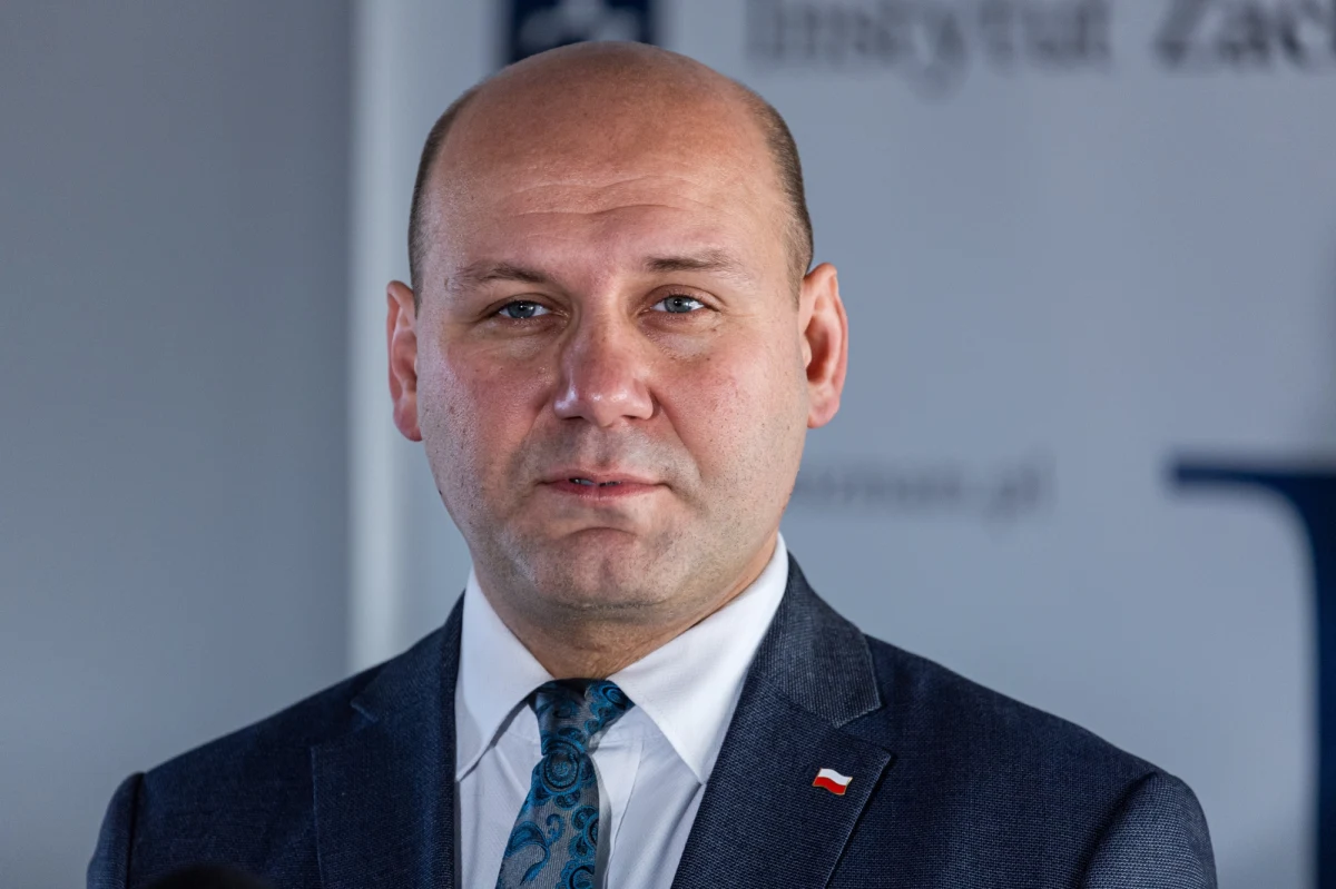 Polska przedstawiła propozycje dotyczące wypełnienia tzw. kamieni milowych w kwestii niezależności sądownictwa i liczy na odpowiedź Komisji Europejskiej w przyszłym tygodniu. Taki wniosek po dzisiejszym spotkaniu z unijnym komisarzem ds. sprawiedliwości Didier Reyndersem przedstawił minister ds. europejskich Szymon Szynkowski vel Sęk.