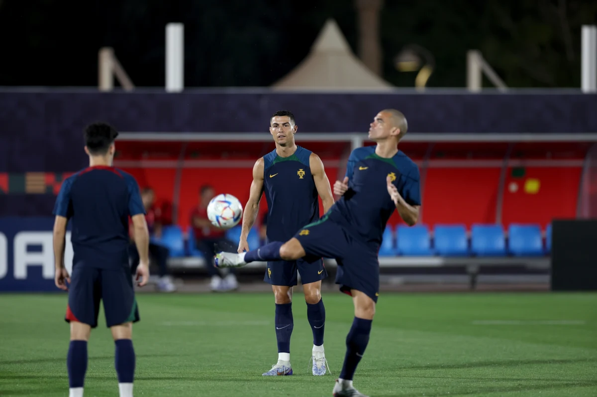 Dziś zakończy się faza grupowa piłkarskich mistrzostw świata w Katarze. Z grup G i H pewne awansu są już Brazylia i Portugalia, a na dwa ostatnie wolne miejsca w fazie pucharowej apetyt ma wciąż sześć drużyn.