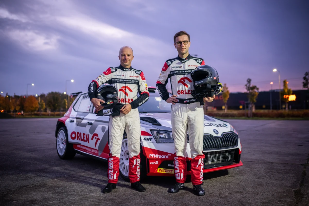 Nadeszła pora na kończący sezon sportów samochodowych w Polsce Rajd Barbórka. Impreza rozgrywana w Warszawie i okolicach to jedno z najbardziej medialnych wydarzeń tego typu w naszym kraju. Na starcie nie zabraknie Mikołaja Marczyka i Szymona Gospodarczyka, dla których Barbórka to stały element każdego sezonu.