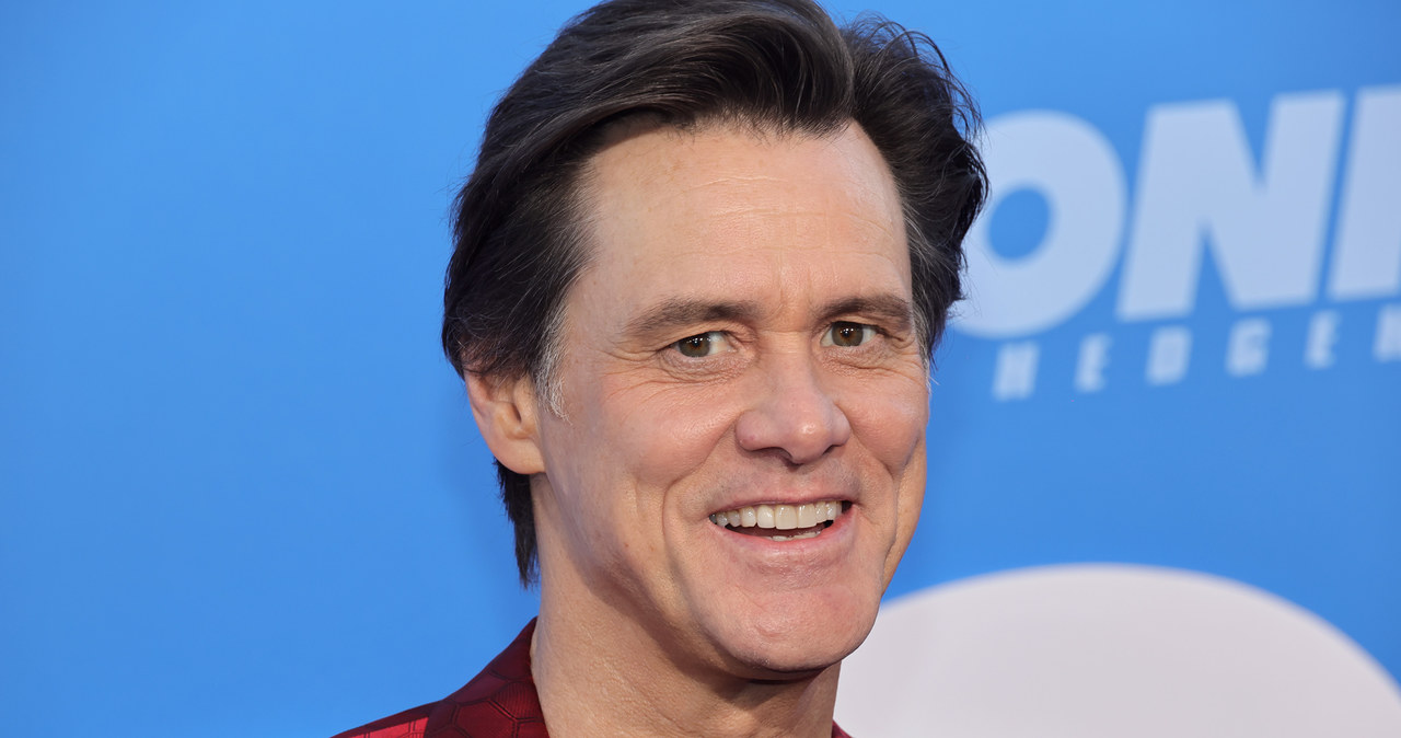 Lista gwiazd, które zdecydowały się zbojkotować Twittera z dnia na dzień się wydłuża. Do tego grona dołączył właśnie Jim Carrey. Jak na razie aktor nie dezaktywował swojego konta na platformie, jednak na swoim profilu przekazał prawie 19 mln fanów, którzy go obserwują, pożegnalną wiadomość.