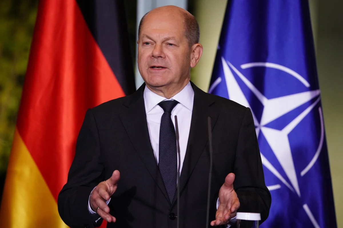 Kanclerz Niemiec Olaf Scholz na Berlińskiej Konferencji Bezpieczeństwa zasugerował, że Europa powinna wrócić do przedwojennego "ładu pokojowego" z Rosją i rozwiązać "wszystkie kwestie wspólnego bezpieczeństwa" po wojnie na Ukrainie, jeśli Władimir Putin będzie skłonny wyrzec się agresji wobec sąsiadów. Niemiecki kanclerz dziś rozmawiał też z prezydentem Rosji.