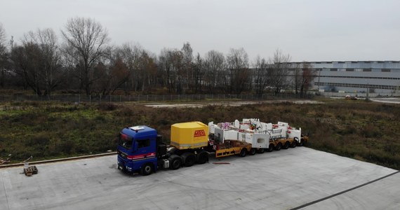 Dziś (2 grudnia) o godzinie 22:00 z Opola na Podkarpacie wyjedzie drugi konwój wiozący elementy maszyny do drążenia tunelu na drodze S19. Transport będzie odbywać się nocami. Gdzie spodziewać się utrudnień w najbliższym czasie?