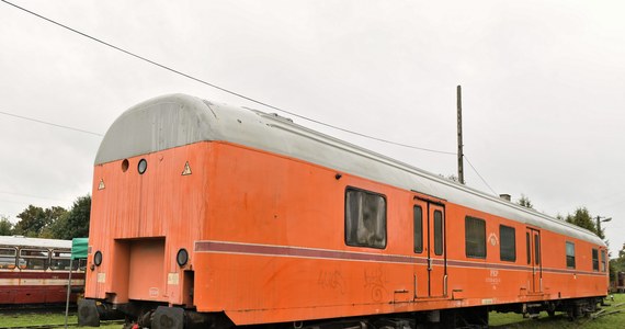 Zabytkowa kolej wąskotorowa w Rogowie otrzymała od PKP Polskich Linii Kolejowych elementy, które pozwolą utrzymać dobry stan torów. Dzięki temu możliwe będzie kontynuowanie w następnym sezonie rekreacyjnych przejazdów, które odbywają się od kwietnia do września - poinformowały PKP PLK.