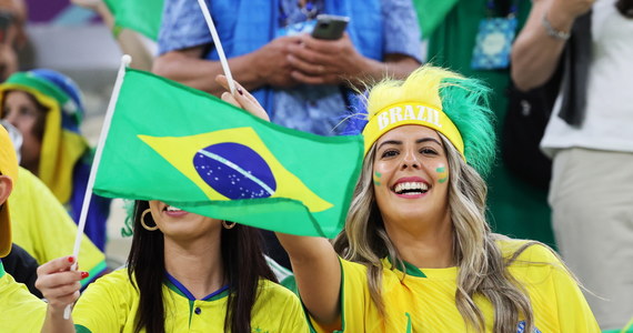 Brazylijczycy przed ostatnią serią gier są już pewni awansu do 1/8 finału piłkarskich mistrzostw świata w Katarze. Jeśli Kamerun chce wyjść z grupy, musi wygrać z "Canarinhos" i liczyć na korzystny wynik w drugim spotkaniu grupy G, w którym Serbowie grają ze Szwajcarami. Wynik meczu jest na bieżąco aktualizowany w artykule.