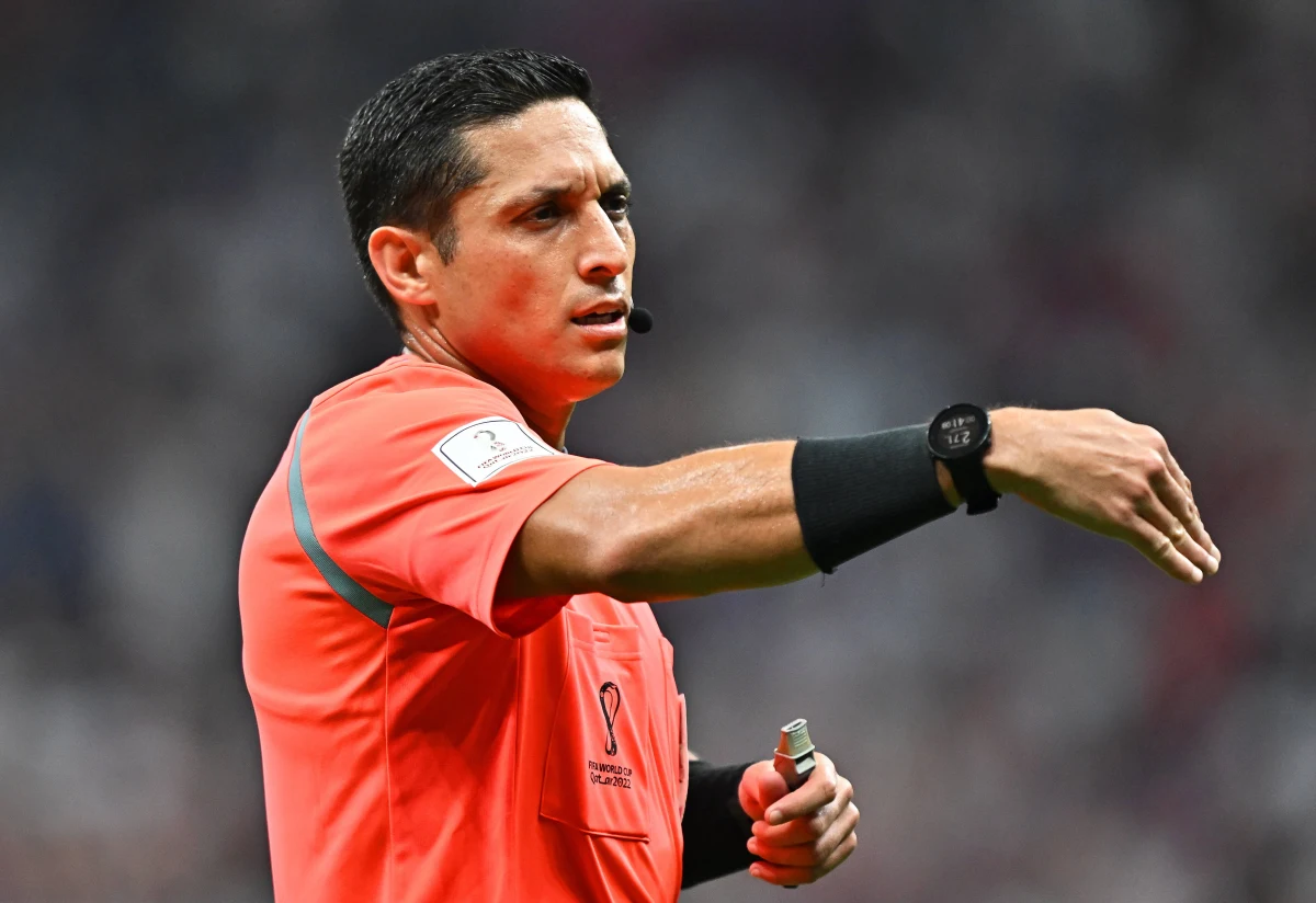 ​Jesus Valenzuela z Wenezueli będzie arbitrem głównym niedzielnego meczu Polski z Francją w 1/8 finału piłkarskich mistrzostw świata w Katarze. Pozostali sędziowie w obsadzie także pochodzą z Ameryki Południowej.