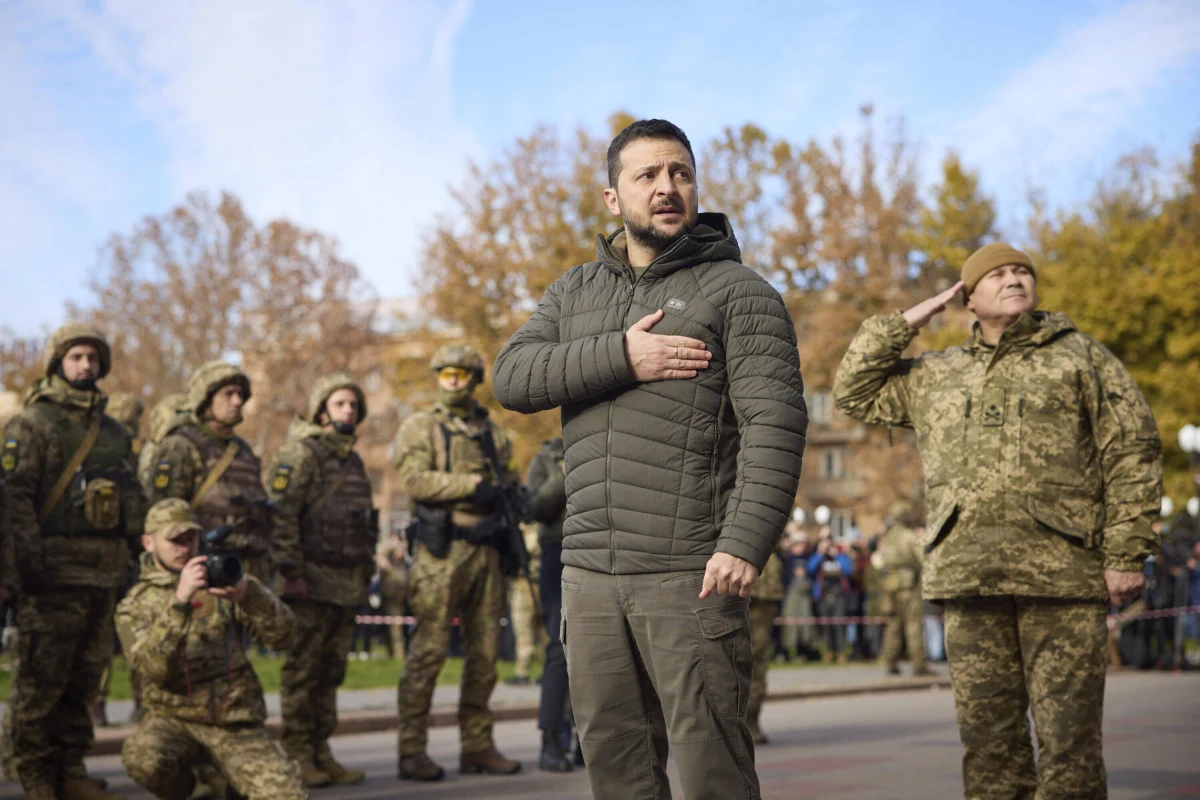 ​"To był wyjątkowy dzień w wyjątkowym tygodniu" - powiedział prezydent Ukrainy Wołodymyr Zełenski w wystąpieniu wideo, odnosząc się do powrotu z rosyjskiej niewoli kolejnych ukraińskich żołnierzy.