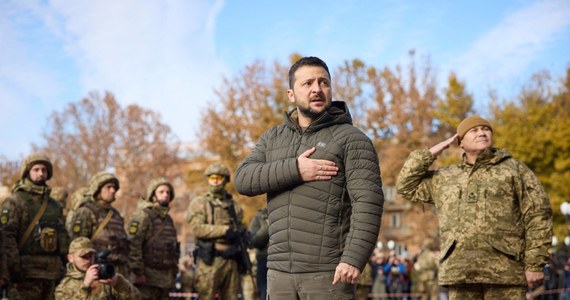 ​"To był wyjątkowy dzień w wyjątkowym tygodniu" - powiedział prezydent Ukrainy Wołodymyr Zełenski w wystąpieniu wideo, odnosząc się do powrotu z rosyjskiej niewoli kolejnych ukraińskich żołnierzy.