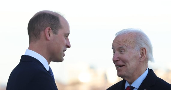 Prezydent USA Joe Biden spotkał się w piątek w Bostonie z następcą brytyjskiego tronu, księciem Walii Williamem. Jak podała stacja CNN, obaj  "ciepło wspominali" zmarłą we wrześniu królową Elżbietę II.