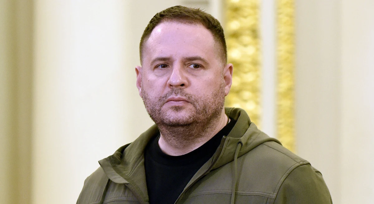 Przyjęty przez UE, G7 i Australię limity ceny na rosyjską ropę naftową na poziomie 60 dolarów za baryłkę powinien zostać obniżony do 30 dolarów, by szybciej zniszczyć gospodarkę Rosji - przekazał Andrij Jermak, szef gabinetu prezydenta Ukrainy Wołodymyra Zełenskiego. 