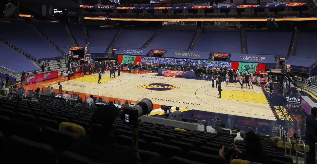 Jeremy Sochan z powodu kontuzji nie zagrał w kolejnym meczu koszykarskiej ligi NBA, a jego drużyna San Antonio Spurs uległa u siebie New Orleans Pelicans 99:117. "Ostrogi" przegrały 10. raz z rzędu. 