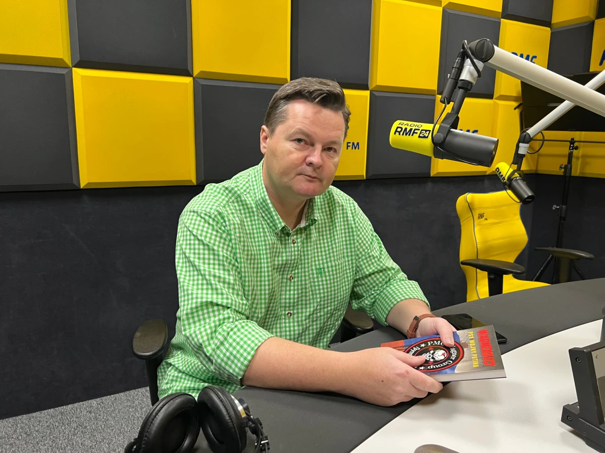 "Nazwa wagnerowcy pochodzi od pseudonimu dowódcy tej grupy Dmitrija 'Wagnera' Utkina, ponieważ uwielbia muzykę Wagnera i ideologię nazistowską. Nosi tatuaże nawiązujące do SS i bardzo często do tej ideologii się odwołuje"- o grupie Wagnera, prywatnej firmie wojskowej założonej przez Jewgienija Prigożyna, Krzysztof Urbaniak rozmawiał w Radiu RMF 24 z Grzegorzem Kuczyńskim, ekspertem ds. wschodnich z Warsaw Institute, autorem książki "Wagnerowcy. Psy wojny Putina".