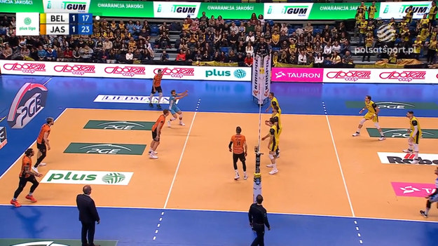 Skrót meczu 13. kolejki PlusLigi PGE Skra Bełchatów – Jastrzębski Węgiel 3:2 (20:25, 25:20, 17:25, 27:25, 15:11)

