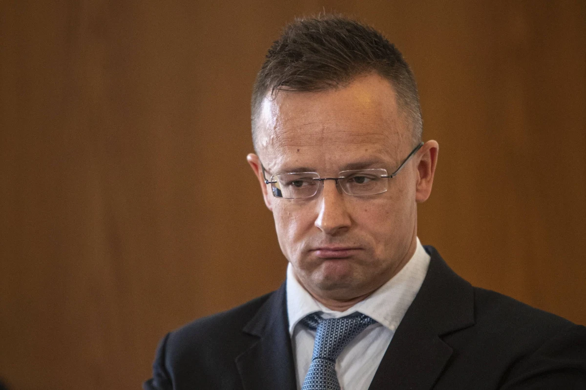 Węgry zostały zwolnione ze stosowania limitu cen ropy naftowej sprowadzanej z Rosji - poinformował na Facebooku minister spraw zagranicznych i handlu Węgier Peter Szijjarto.