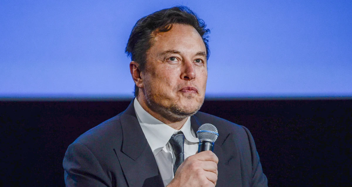 ​Dziennikarz Matt Taibbi we współpracy z Elonem Muskiem rozpoczął publikowanie "Twitter Files", czyli dokumentów mających dowodzić, że poprzednie kierownictwo portalu Twitter podejmowało polityczne decyzje w kwestii cenzurowania niektórych informacji. Chodzi przede wszystkim o blokowanie artykułu "New York Post" o zawartości laptopa Huntera Bidena, syna obecnego prezydenta USA.