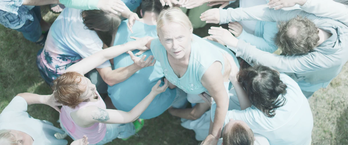 Festiwal Filmu Niemego w Krakowie. Nagradzany w Polsce i zagranicą film "Kobieta na dachu" w kinach. I teatralna premiera w reżyserii Jana Englerta. To wybrane premiery nadchodzącego tygodnia.