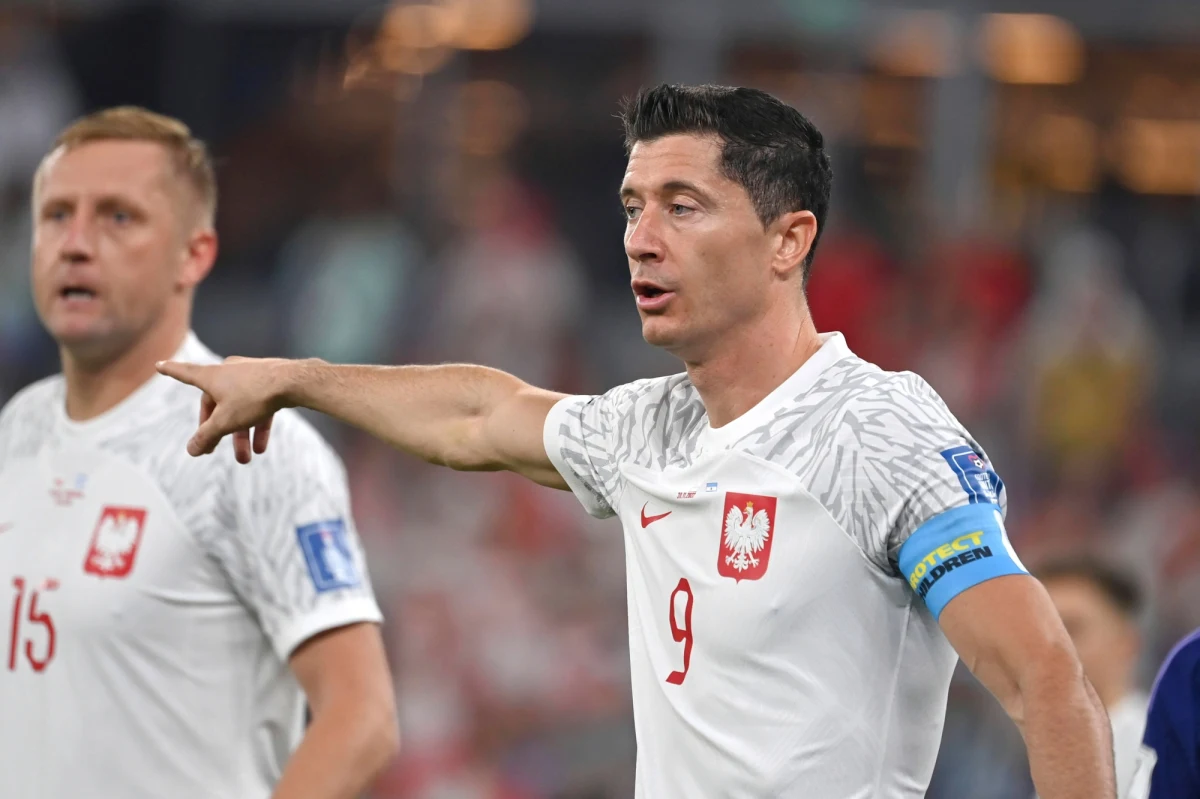 Znamy skład reprezentacji Polski na starcie z Francją w 1/8 finału mistrzostw świata w Katarze. Selekcjoner Czesław Michniewicz odkrył karty, są zmiany. Początek spotkania o 16.