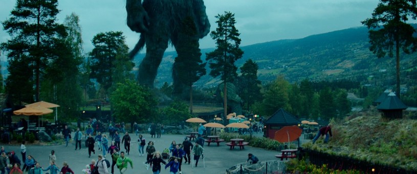 Film "Troll" to norweska nowość, która zadebiutowała na Netfliksie 2 grudnia. Film katastroficzny pozytywnie zaskoczył krytyków. Nieco inne zdanie mają widzowie, nie wszystkim produkcja nazwana "nową Godzillą" przypadła do gustu.