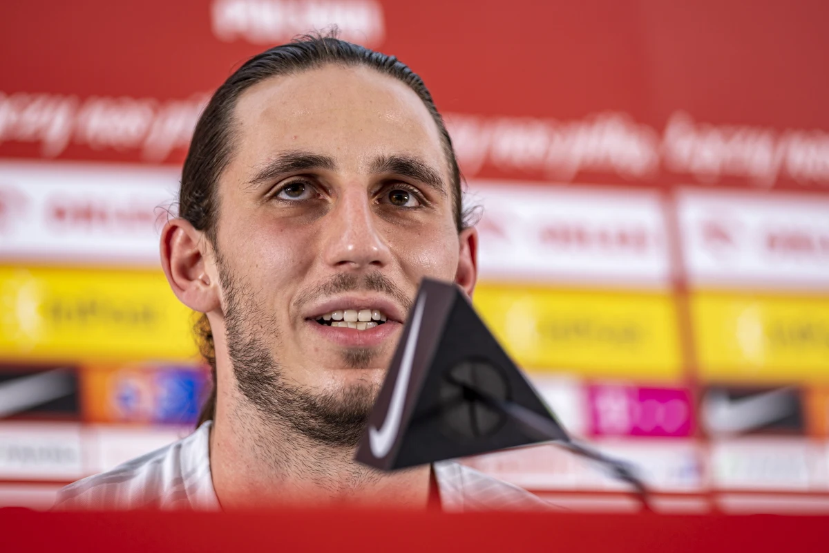 Kamil Grabara znów w centrum uwagi. Duńskie media szeroko i z niesmakiem opisują komentarz polskiego bramkarza FC Kopenhaga o jego klubowym koledze, Matthewsie Ryanie. Chodzi o fatalny błąd Australijczyka w meczu z Argentyną w 1/8 finału mundialu.