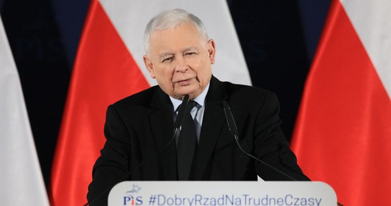 Jarosław Kaczyński podczas swojego objazdu po Polsce ponownie zaatakował opozycję. Przekonywał, że jeśli partie obecnie nie będące w rządzie wygrają wybory, to przeprowadzą "wielką opresyjną operację" wobec dzisiejszej władzy. "Proponują nam coś w rodzaju wojny domowej, a gdyby nie było oporu, a sądzę, że byłby opór i to bardzo mocny, to byłaby to nie wojna domowa, tylko pacyfikacja" - oświadczył prezes PiS Jarosław Kaczyński.