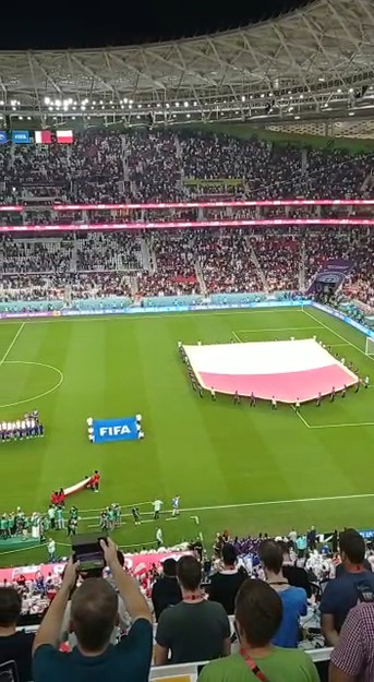 Hymn przed meczem Polska - Francja w 1/8 finału mundialu w Katarze. 