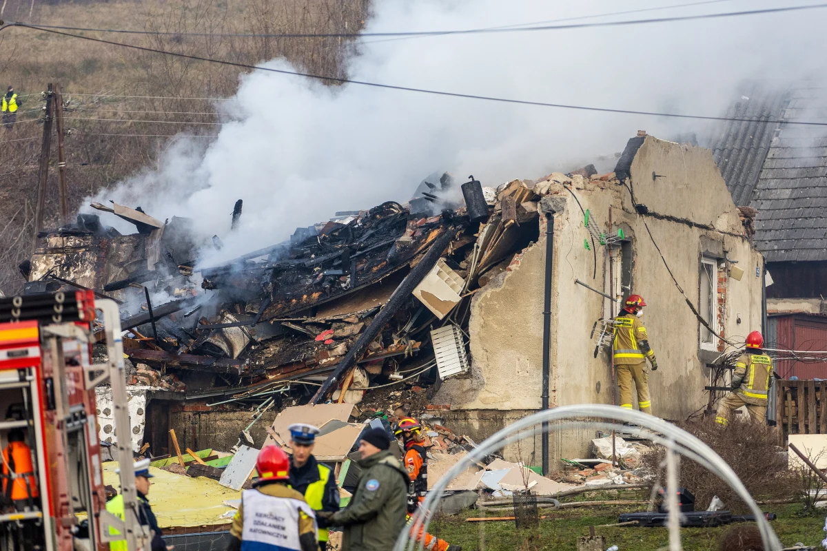 Ciała dwóch mężczyzn zostały znalezione w gruzowisku po wybuchu w domu jednorodzinnym w Ustroniu (woj. śląskie). Powodem zdarzenia prawdopodobnie była eksplozja gazu.