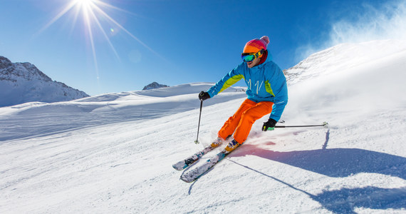 To pierwszy weekend na Podhalu, podczas którego można poszaleć na nartach. Otwarto pierwszy wyciąg krzesełkowy, a także trasy do narciarstwa biegowego - chętnych do szaleństw na śniegu nie brakowało.
