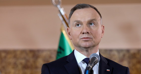 W Barbórkę, czyli święto św. Barbary obchodzone co roku 4 grudnia, Andrzej Duda spotkał się na terenie kopalni "Pniówek" w Pawłowicach (woj. śląskie) z górnikami oraz rodzinami zaginionych i tragicznie zmarłych w katastrofie, do której doszło w kwietniu. "To był bardzo, bardzo trudny kwiecień tego roku, najtragiczniejszy w polskim górnictwie od wielu, wielu lat" - powiedział prezydent. Andrzej Duda mówił również m.in. o sytuacji polskiego górnictwa.