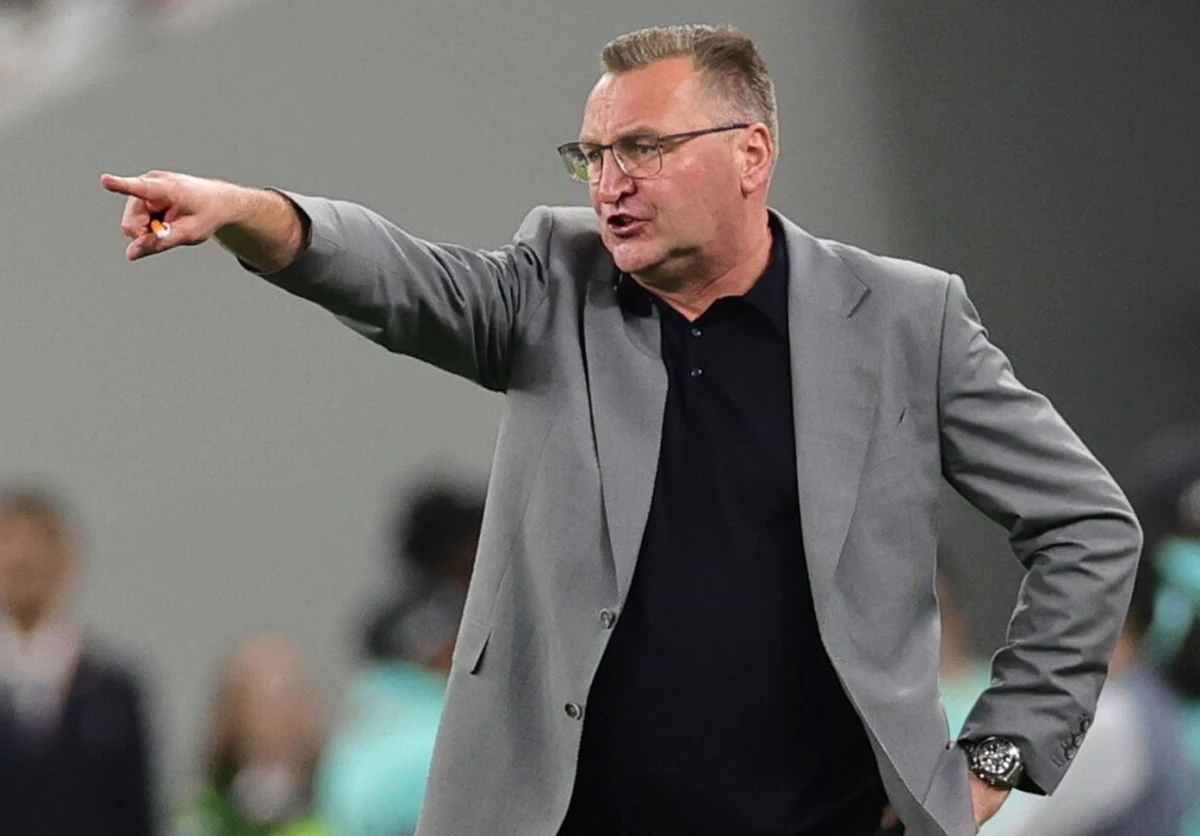 Reprezentacja Polski wraca do domu po porażce 1:3 z Francją. "Mieliśmy kilka świetnych momentów, które mogły zakończyć się bramką" - mówił po porażce z mistrzami świata w 1/8 finału mundialu selekcjoner Czesław Michniewicz.