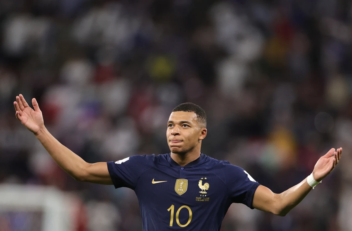 Kylian Mbappe, skrzydłowy piłkarskiej reprezentacji Francji, który zdobył dwa gole w wygranym 3:1 meczu 1/8 finału z Polską, podkreślał, że nie bramki i indywidualne osiągnięcia są jego celem. "Celem jest mistrzostwo świata. Tylko o tym marzę i po to tu przyjechałem" - wskazał.