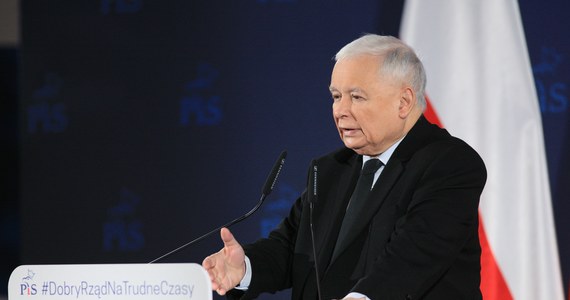 "Pogoń za pieniądzem w tym środowisku jest przesadna i trzeba coś z tym zrobić" - mówił o lekarzach prezes PiS Jarosław Kaczyński na spotkaniu z mieszkańcami Nowej Soli.