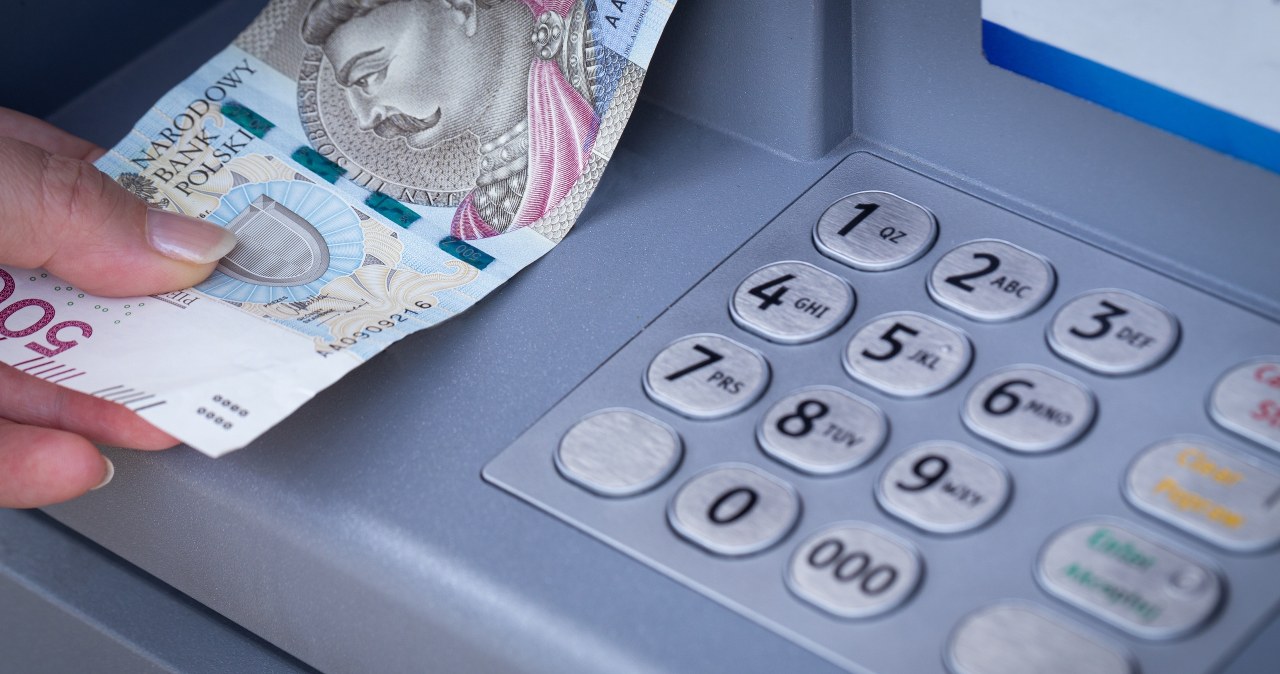 Gotówka coraz mniej opłacalna? Wzrosną prowizje za wypłaty w bankomatach